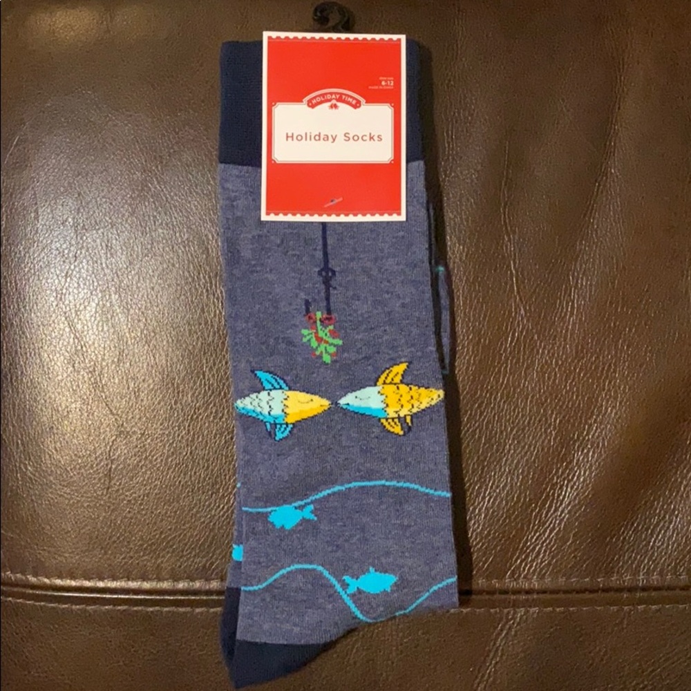 Holiday Time Novelty Mistletoe Fish Crew Socks